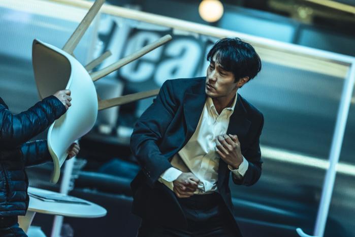 넷플릭스는 오리지널 시리즈 ‘광장’의 한 장면.
