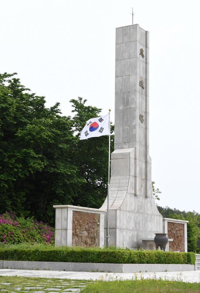 순국선열과 호국영령을 기리는 속초 충혼탑.