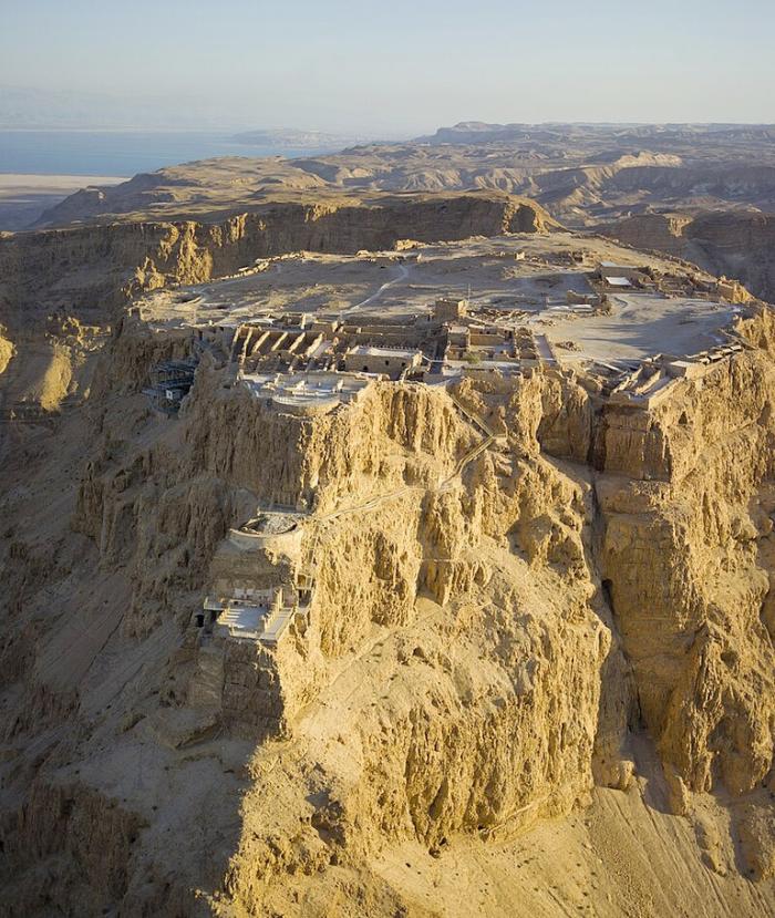 오늘날 이스라엘 마사다 요새 전경. 저 멀리 사해가 보인다.사진=위키백과