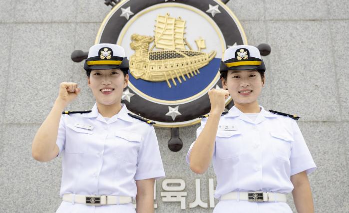 조시은(왼쪽) ·김해나 소위