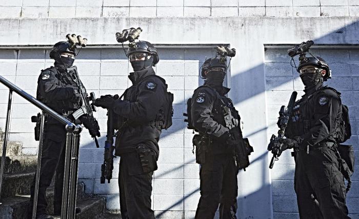 지난해 '육군 최정예 300전투원'으로 선정된 후 화보를 촬영하고 있다.