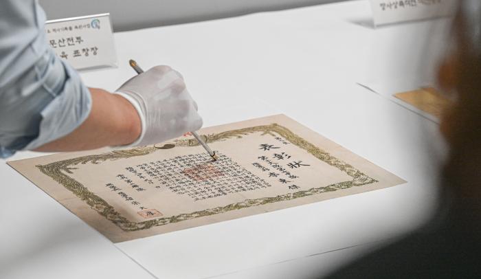 용문산전투 중 문맹 장병들에게 한글 교육을 하면서 발행한 표창장.