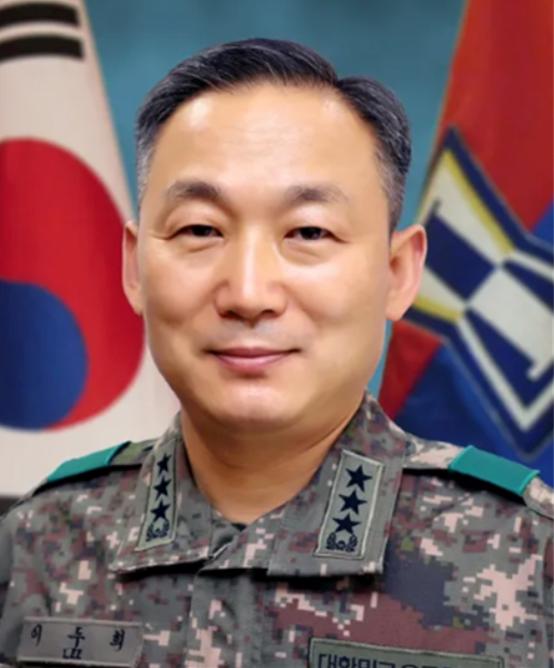 이두희 국방부 차관