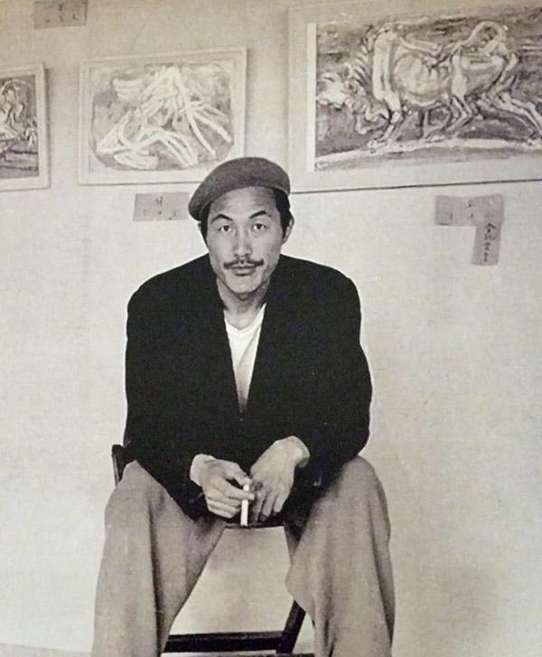 1954년 통영 호심다방에서 열린 전시회 당시 이중섭. 이중섭미술관 소장
