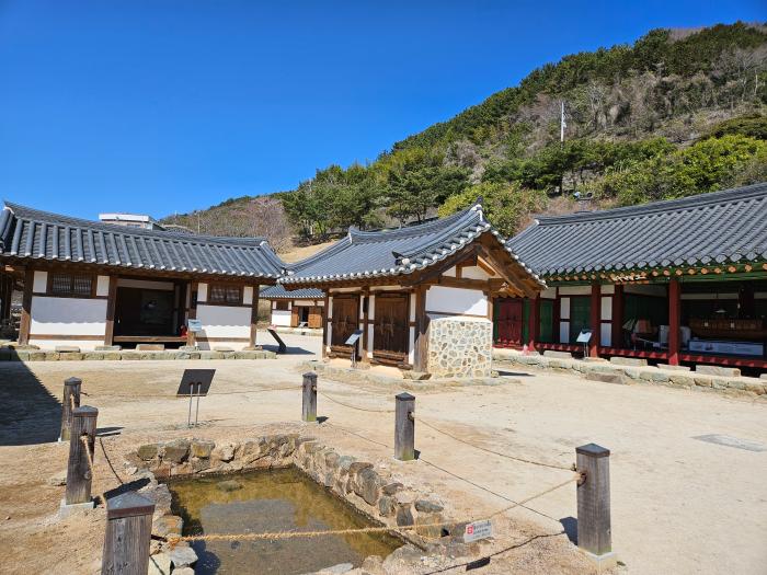 통영 세병관 공방. 군에 필요한 물품들을 제작했다. 사진=필자 제공