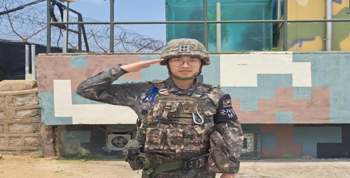 위로휴가 24일을 반납하며 전역 전까지 감시초소(GP) 투입을 자청한 육군6보병사단 포병여단 화율대대 이승신 예비역 중위의 현역 시절 모습. 부대 제공