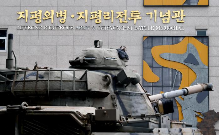 지평의병·지평리전투기념관과 전차 전시물.