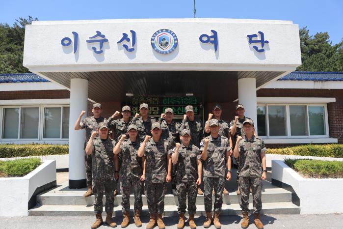 올해 전반기 임기제 부사관으로 임관한 육군35보병사단 이순신여단 장병들. 부대 제공