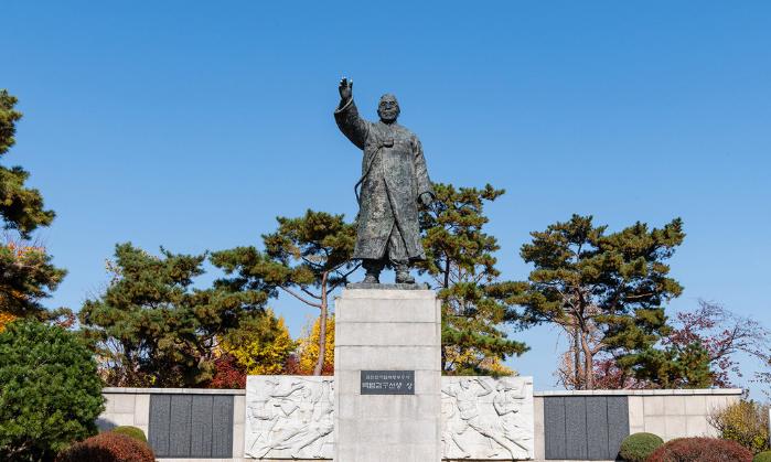 백범광장공원에 있는 김구 선생 동상. 사진=서울시