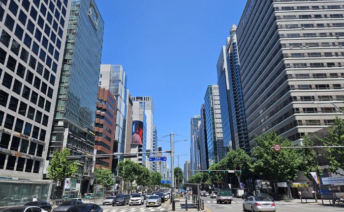 국민과 총탄 앞에 나란히 무너진 권력...하늘이 시기한 '밀월'이었나 - 뉴스 썸네일 이미지