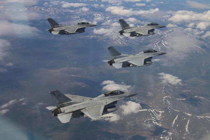 공군20전투비행단이 운용하는 KF-16 전투기가 다국적 연합 공중전투훈련인 ‘2023 레드플래그 알래스카(RFA)’ 훈련을 하고 있다.