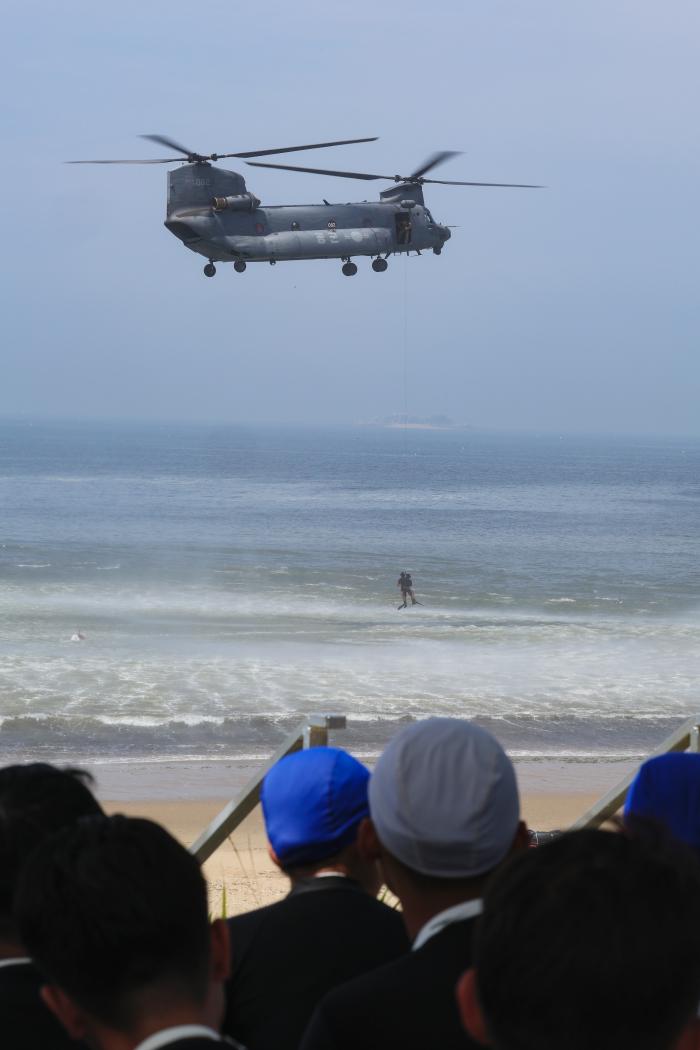 실제 구조 상황을 가정해 펼쳐진 헬기 구조 시범.