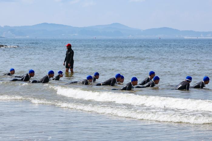 체력단련 중인 생도들.