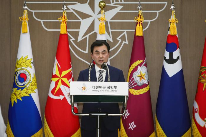 안규백 제51대 국방부 장관이 지난 25일 서울 용산구 국방부 청사에서 열린 장관 취임식에서 ‘국민이 신뢰하는 첨단 강군 육성’을 강조하며 취임사를 하고 있다. 한재호 기자