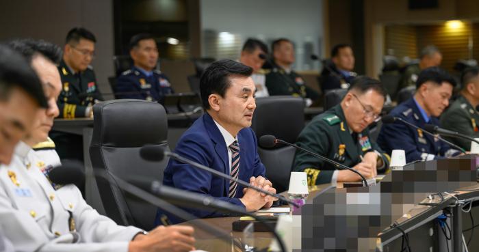 안규백 국방부 장관이 지난 25일 합동참모본부 전투통제실에서 전군주요지휘관회의를 주관하고 있다. 국방부 제공