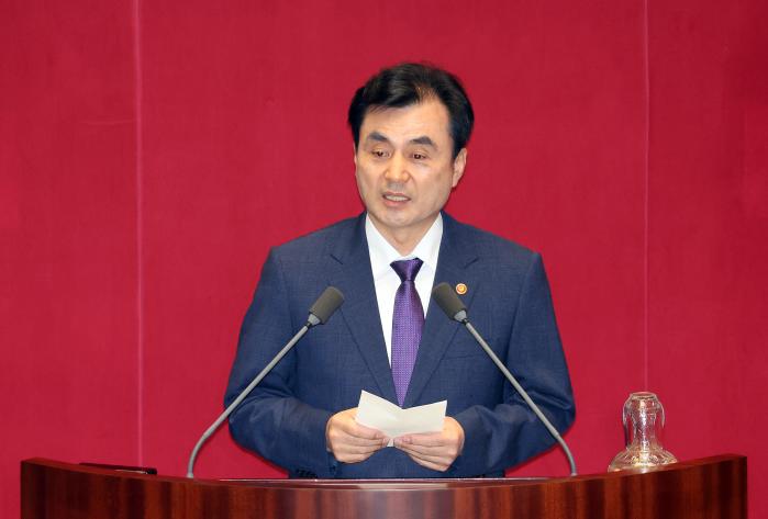 안규백 국방부 장관이 4일 국회 본회의에서 인사말을 하고 있다. 연합뉴스