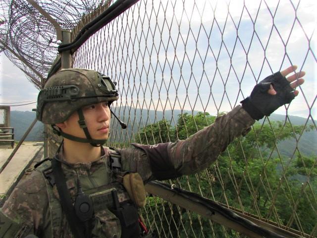 전역 전 휴가를 반납하고 최전방 감시초소(GP) 경계작전 임무를 완수한 육군12보병사단 쌍용여단 오현성 하사. 부대 제공