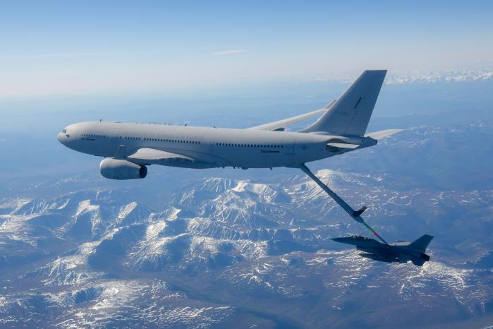 2023 ÷ ˷ī Ʒÿ   KC-330 ٸ ߱۱Ⱑ ˷ī  KF-16U ⿡ ϰ ִ.  