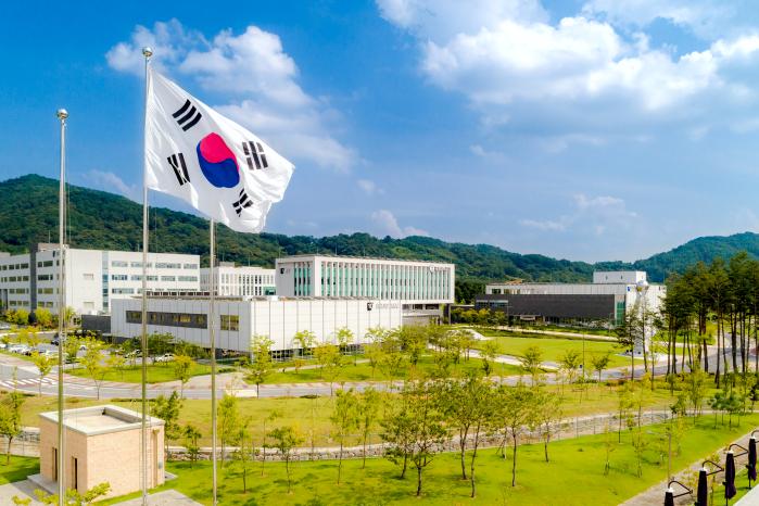 국내 최고의 안보 전문 교육기관으로 자리 잡은 국방대학교 전경.