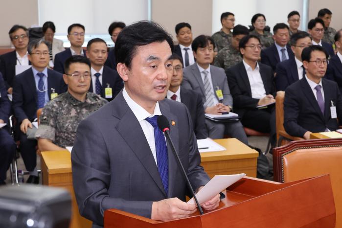 안규백 국방부 장관이 25일 열린 국회 국방위원회 전체회의에서 발언하고 있다. 연합뉴스