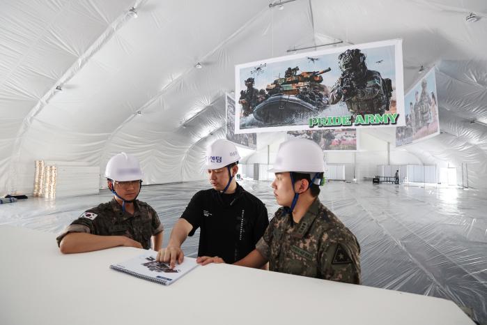 지상군페스티벌 준비 현장. 내부공사 중인 육군홍보관.