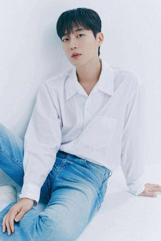 가수 겸 배우 윤두준. 사진=어라운드어스