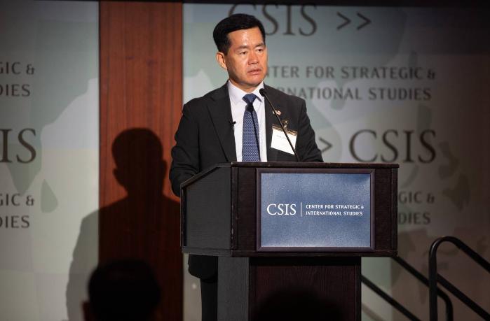 석종건 방위사업청장이 지난 17일(현지시간) 미국 워싱턴DC에서 열린 ‘2025 방위사업청·CSIS 콘퍼런스’에서 기조연설을 하고 있다. 방사청 제공