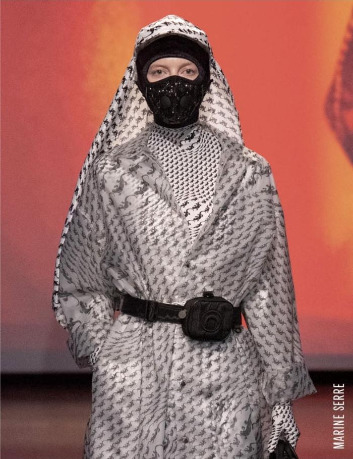 2020년의 코로나19 팬데믹은 마스크 문화를 정점으로 끌어올렸다. 마스크는 더 이상 단순한 위생 도구가 아니라 하나의 의복 문화가 됐다. 마린 세르2020. 사진=엘르