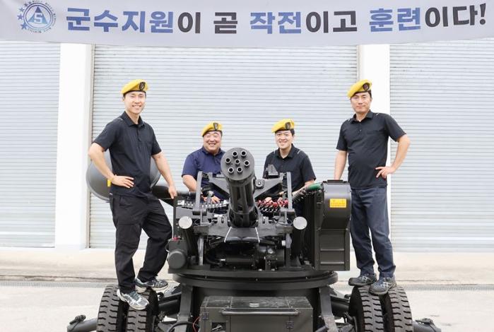 육군 최정예 300전투원 최우수 발칸정비팀으로 선정된 육군5군수지원사령부 72정비대대 발칸정비팀. 부대 제공