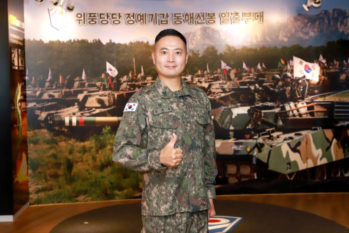 교통사고 현장에서 신속한 초동 조치로 시민을 구조한 육군102기갑여단 김세종 상사. 부대 제공