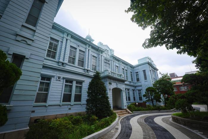 한국방송통신대 캠퍼스.