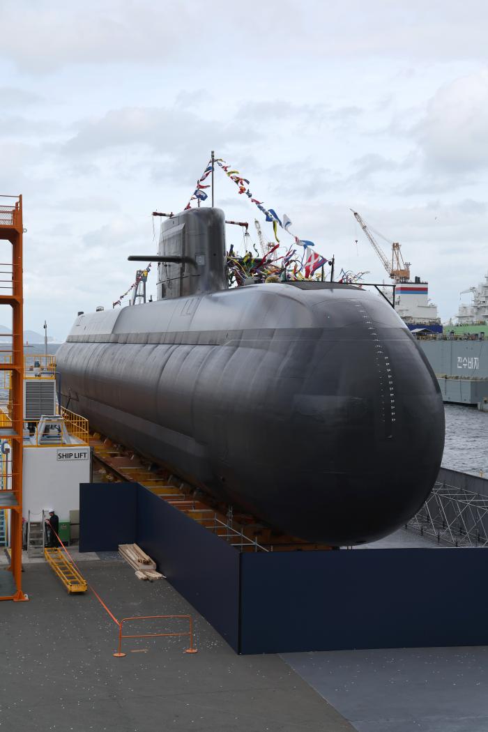22일 경남 거제시 한화오션 거제사업장에서 3600톤급 잠수함 장영실함의 진수식이 열리고 있다. 장영실함은 우리 기술로 건조된 장보고Ⅲ 배치Ⅱ 선도함이다.