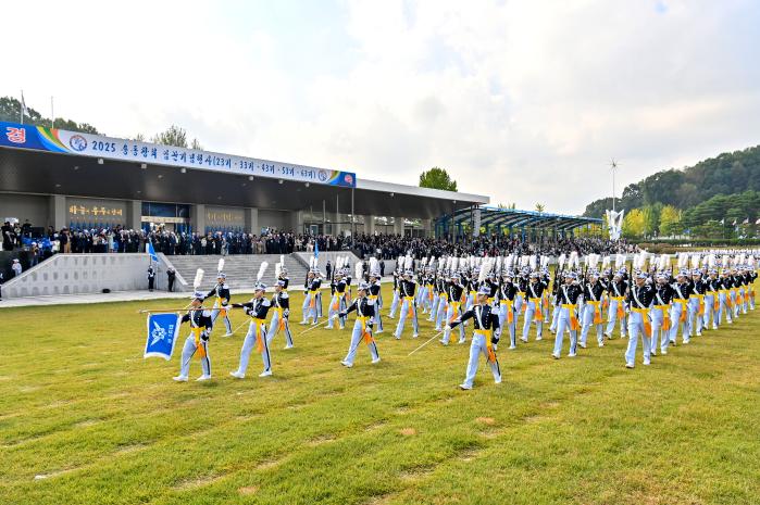 °ø±º»ç°üÇб³°¡ 25ÀÏ ±³³» ¼º¹«¿¬º´Àå¿¡¼ °³ÃÖÇÑ ¡®2025³â °ø»ç Ãѵ¿Ã¢È¸ ÀÓ°ü±â³äÇà»ç¡¯¿¡¼ »ýµµµéÀÌ ºÐ¿Çϰí ÀÖ´Ù. ºÎ´ë Á¦°ø