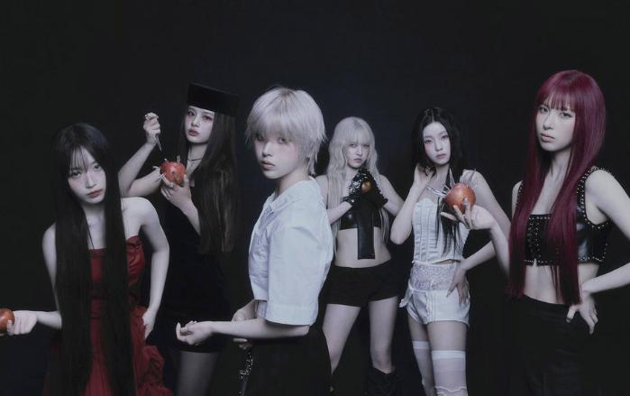 걸그룹 엔믹스의 정규앨범 ‘블루 밸런타인’ 콘셉트 포토.