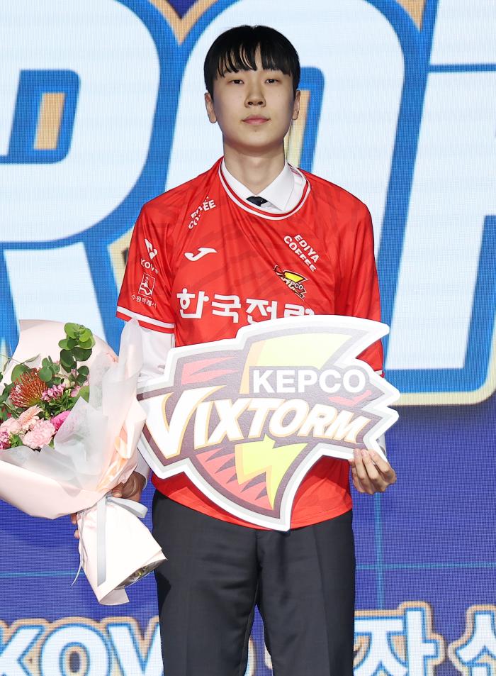 수원 한국전력 빅스톰에 1라운드 1순위로 지명을 받은 방강호. 연합뉴스
