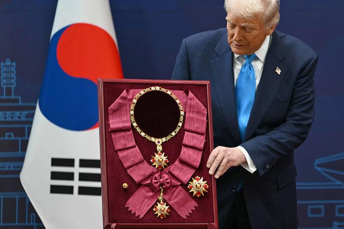 무궁화 대훈장 받고