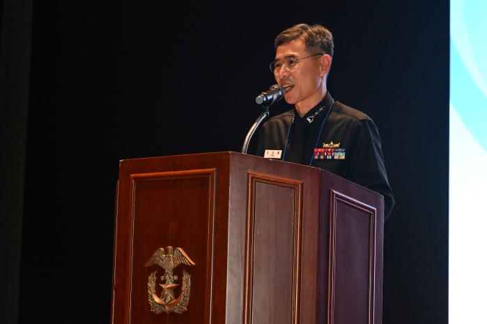 지난달 31일 해군사관학교에서 진행된 제60회 해양학술세미나에서 김경률(중장) 해군사관학교장이 환영사를 하고 있다. 부대 제공