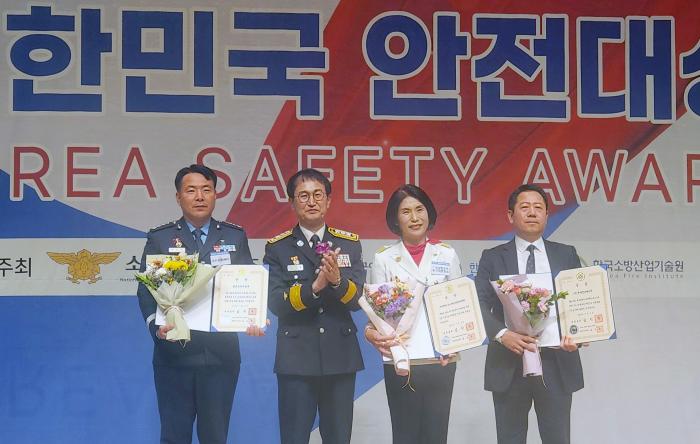 3�� ���� �߱� �ѱ����������Ϳ��� ���� ��24ȸ ���ѹα� ������� �û�Ŀ��� �̽¿�(��ɡ��� ����) ����������ɺ� ���������������� �����Ѹ����� ���� �� �����ڵ�� �Բ� ����Կ��ϰ� �ִ�. �δ� ����