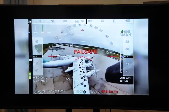 우크라이나군 드론의 공격을 받기 직전 포착된 러시아 군 Tu-95 전략 폭격기.