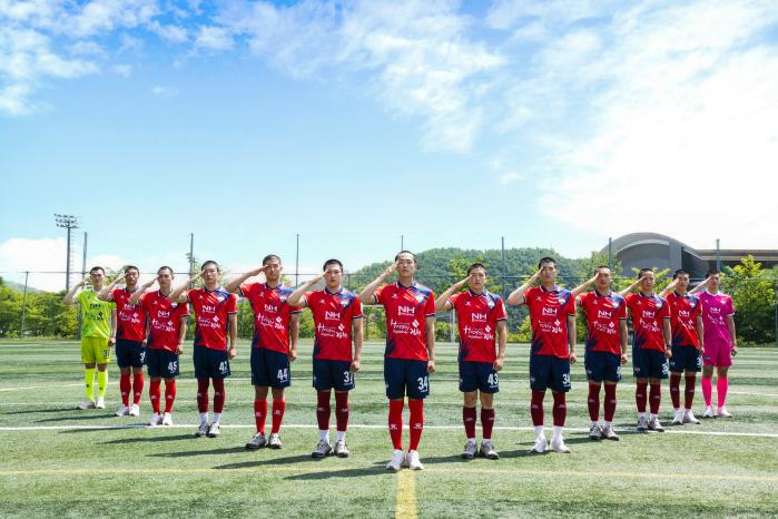 막바지에 접어든 프로축구 리그에서 8일 승리 사냥에 나서는 김천 상무 FC 선수단. 사진=김천 상무