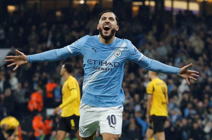 맨체스터 시티의 랴얀 셰르키가 6일(한국시간) 영국 맨체스터의 시티 오브 맨체스터 스타디움에서 열린 보루시아 도르트문트와 2025-2026시즌 유럽축구연맹(UEFA) 챔피언스리그 리그 페이즈 4라운드에서 후반 추가시간 골을 터트린 후 환호하고 있다. 4-1로 승리한 맨시티는 3승 1무(승점 10)로 4위를 달렸다. 로이터·연합뉴스