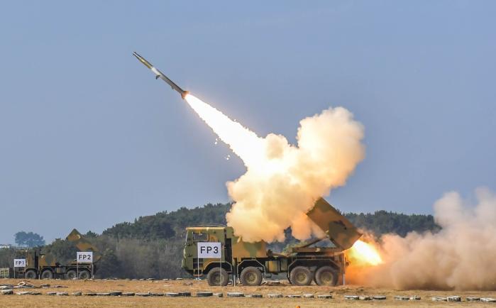 2025년 지구사 대화력전 FTX에 참가한 천무 다연장로켓 부대가 실사격 훈련을 하고 있다. 부대 제공