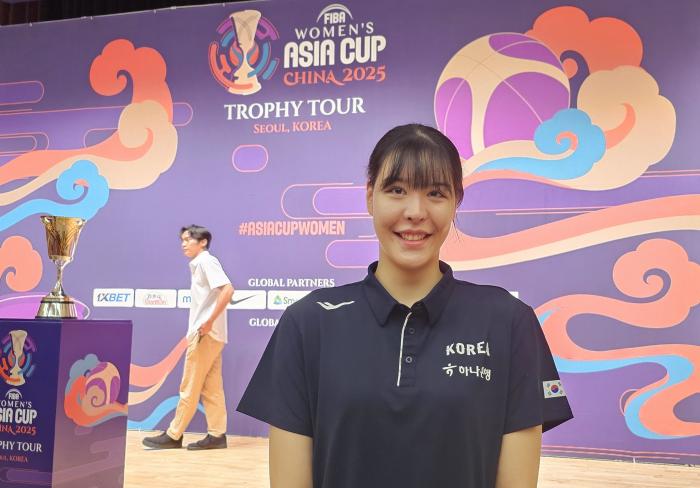 여자농구 박지수 선수가 지난 6월 12일 충북 진천 국가대표선수촌에서 열린 2025 국제농구연맹(FIBA) 여자 아시아컵 미디어데이가 끝난 뒤 포즈를 취하고 있다. 연합뉴스