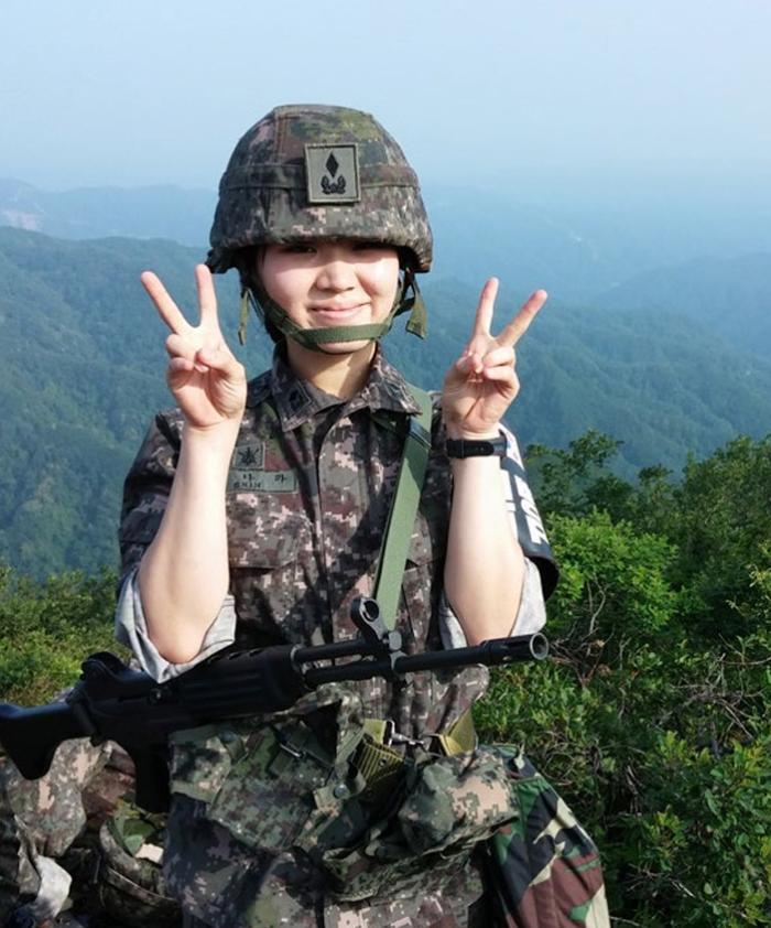 신나라 예비역 육군대위의 현역 시절 모습.