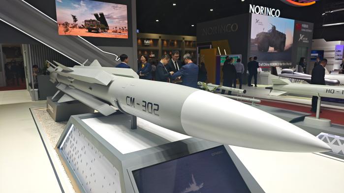 태국 ‘Defense&Security(D&S) 2025’ 방산 전시회에서 공개된 실물 크기 CM-302 미사일 모형. 필자 제공