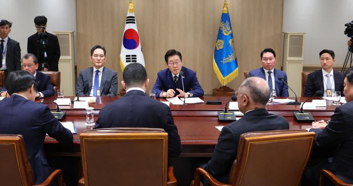 16일 이재명 대통령 주재로 대통령실에서 열린 한미 관세협상 후속 민관 합동회의. 연합뉴스