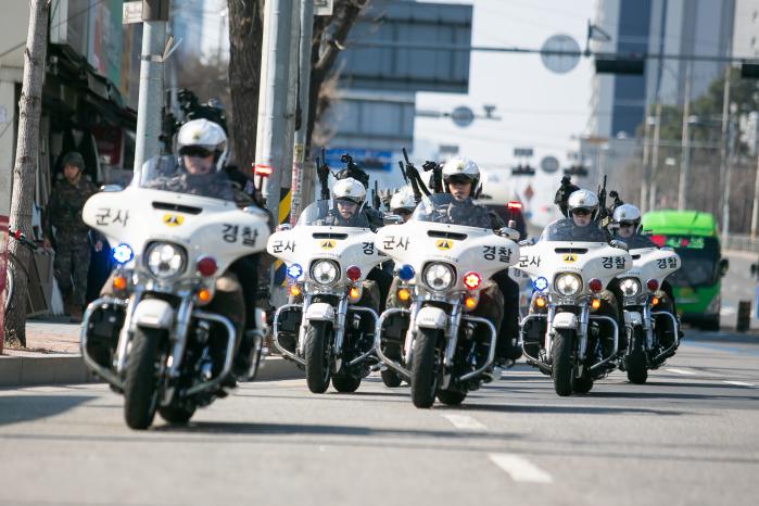 모터사이클(MC)을 운용하는 육군수도방위사령부 군사경찰단 장병들.