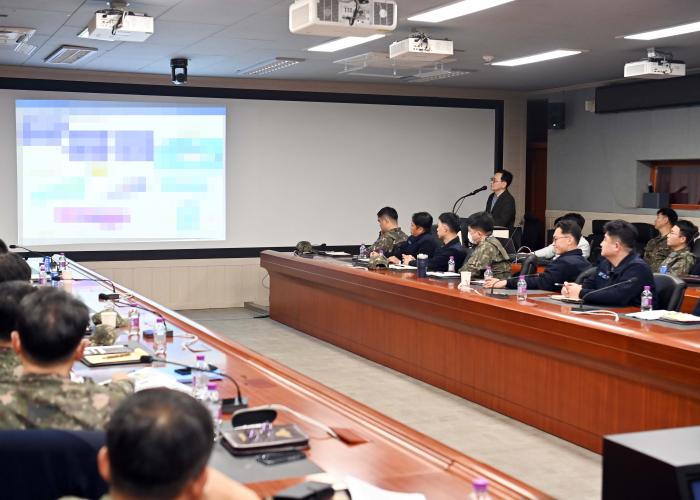 18일 공군군수사령부 항공자원관리단이 개최한 세미나에서 국방과학연구소 김종헌 박사가 강연을 하고 있다. 부대 제공