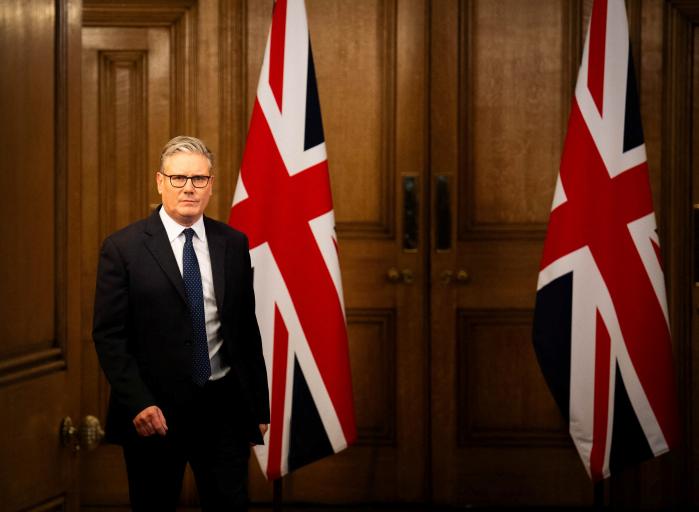 크리스토퍼 캐시·크리스토퍼 베리의 간첩죄 기소 포기를 계기로 야당으로부터 공격받고 있는 키어 스타머 영국 총리. 로이터·연합뉴스