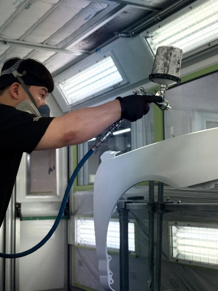 자동차판금도장 테크니션으로 전직한 김지성 씨.